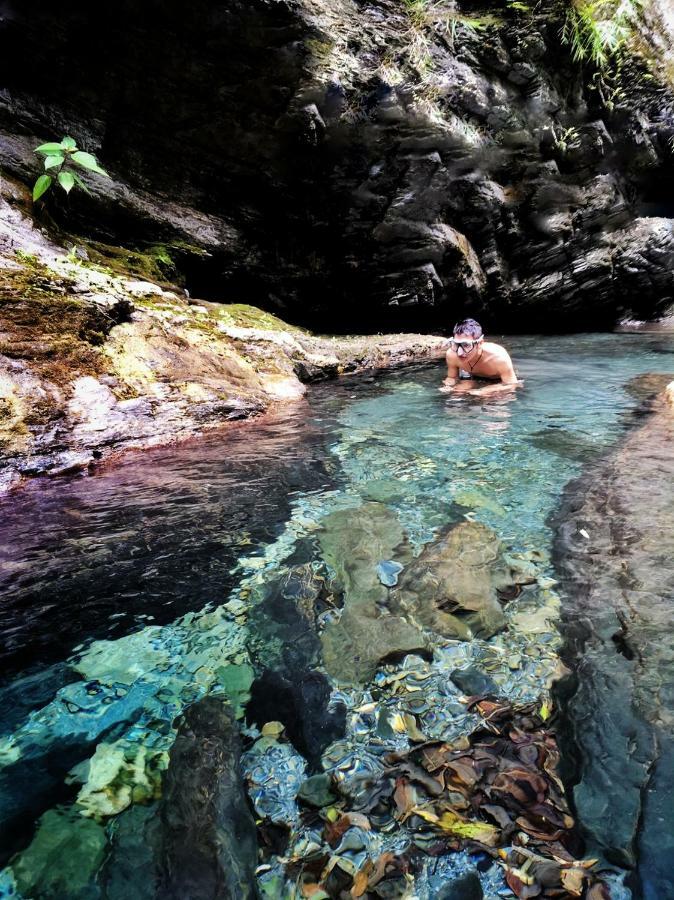 Cong Sen Backpackers Hostel T'ai-tung Exteriör bild