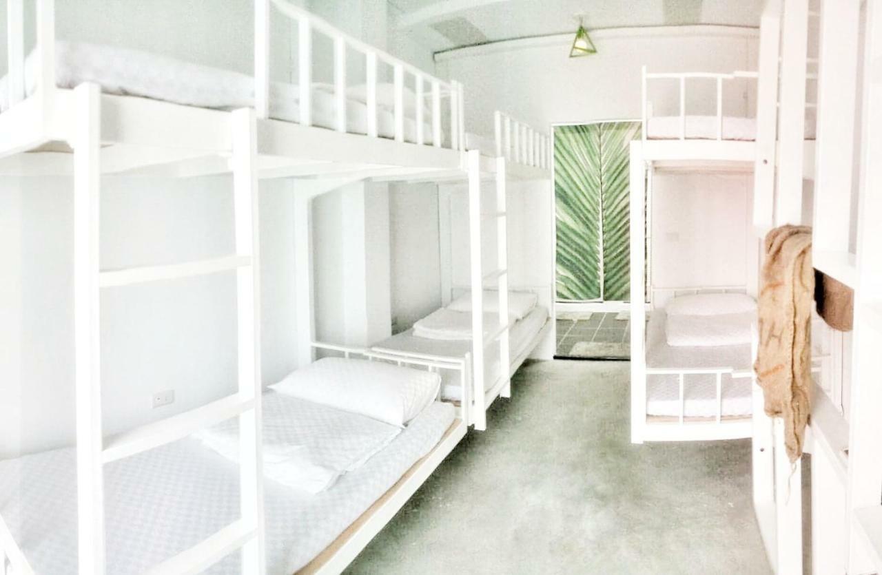 Cong Sen Backpackers Hostel T'ai-tung Exteriör bild